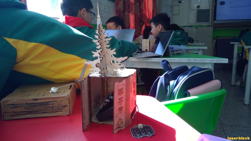 智能音箱实物图1.jpg