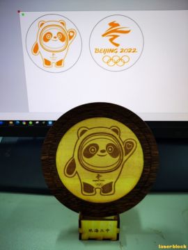 冰墩墩木碟摆件